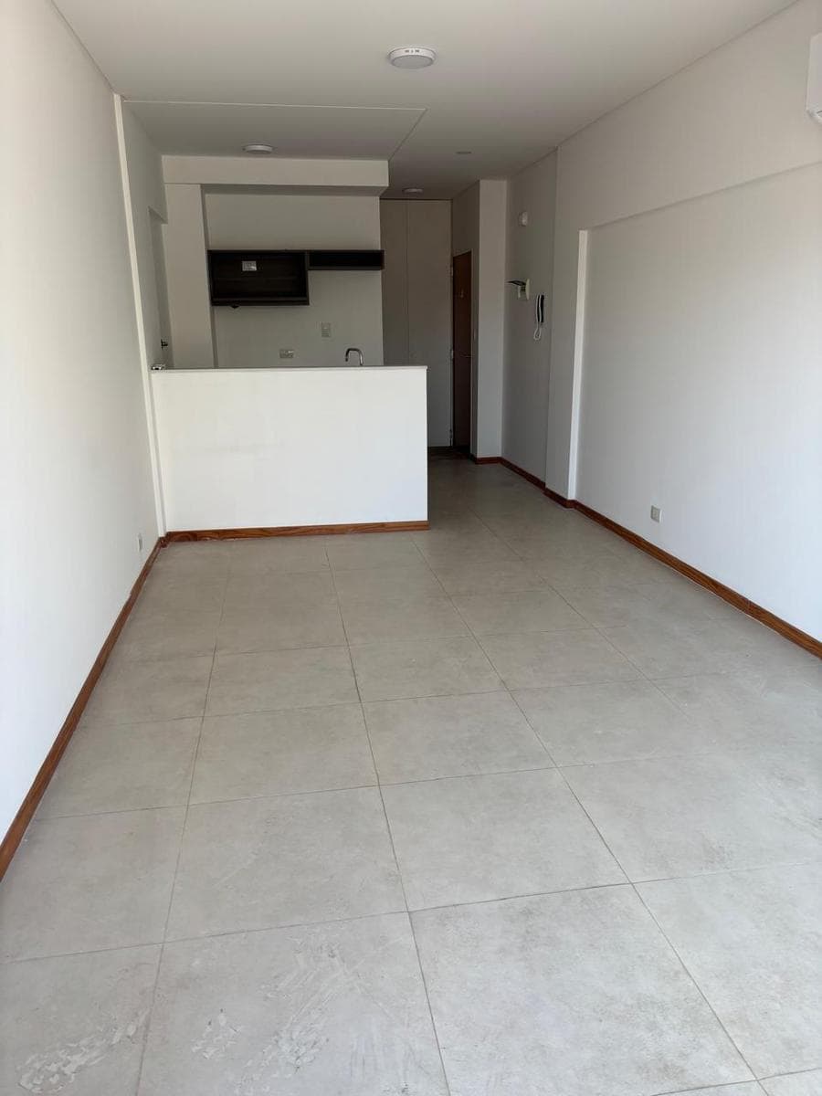 Modern studio apartment in northern Almagro, with a very bright balcony
