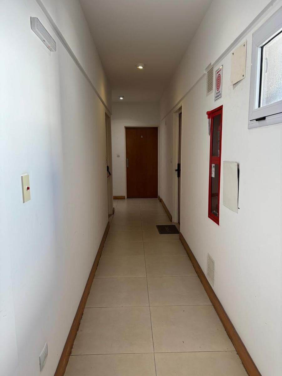 Modern studio apartment in northern Almagro, with a very bright balcony