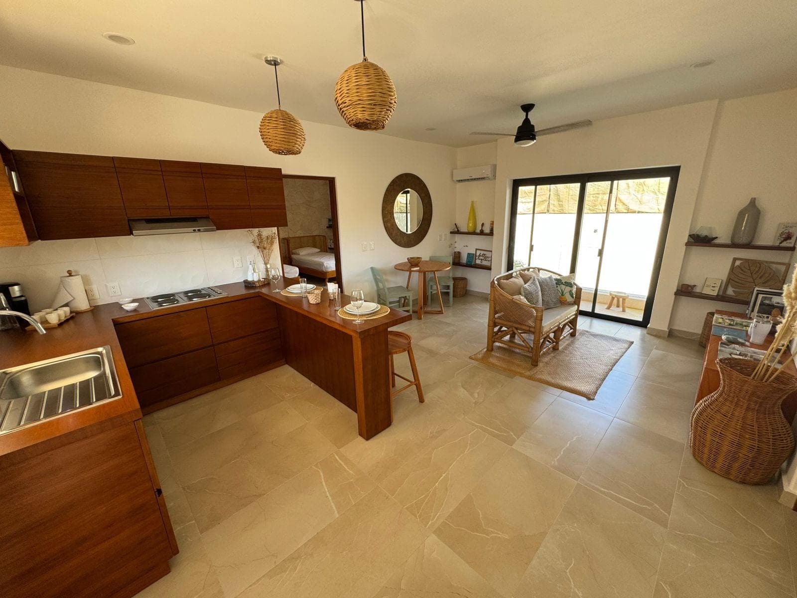 2-BEDROOM APARTMENT 4 MINUTES FROM THE BEACH