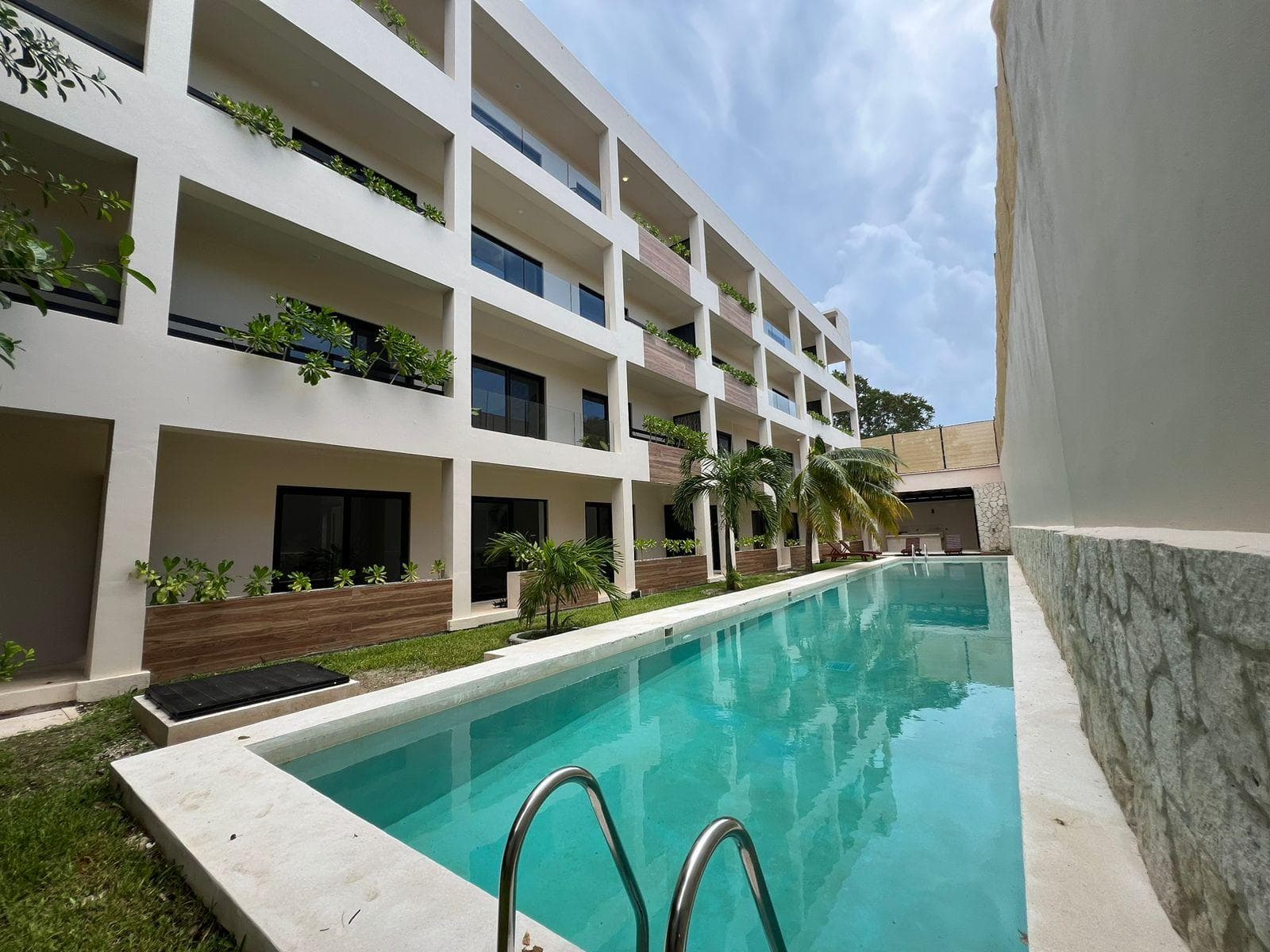 2-BEDROOM APARTMENT 4 MINUTES FROM THE BEACH