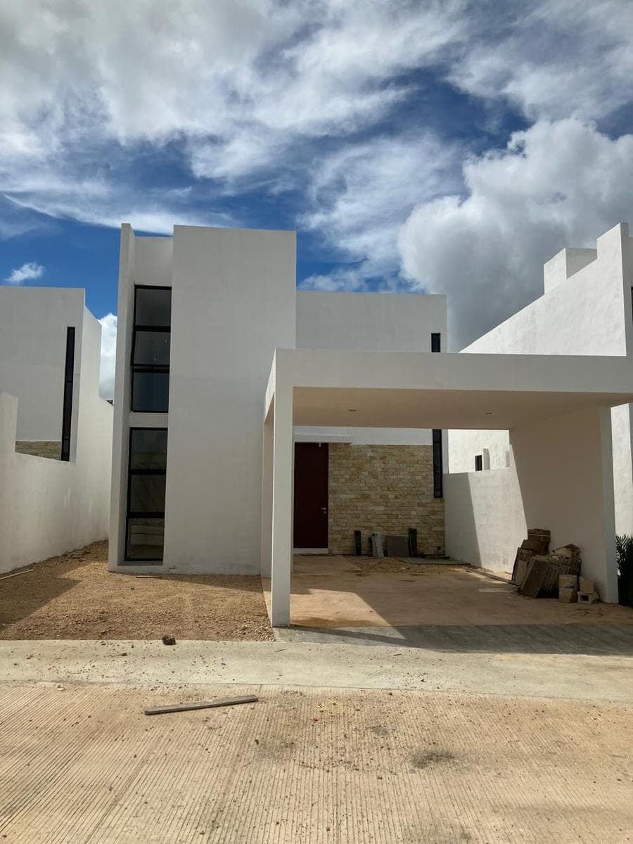 House in a gated community with amenities north of Mérida, Cholul