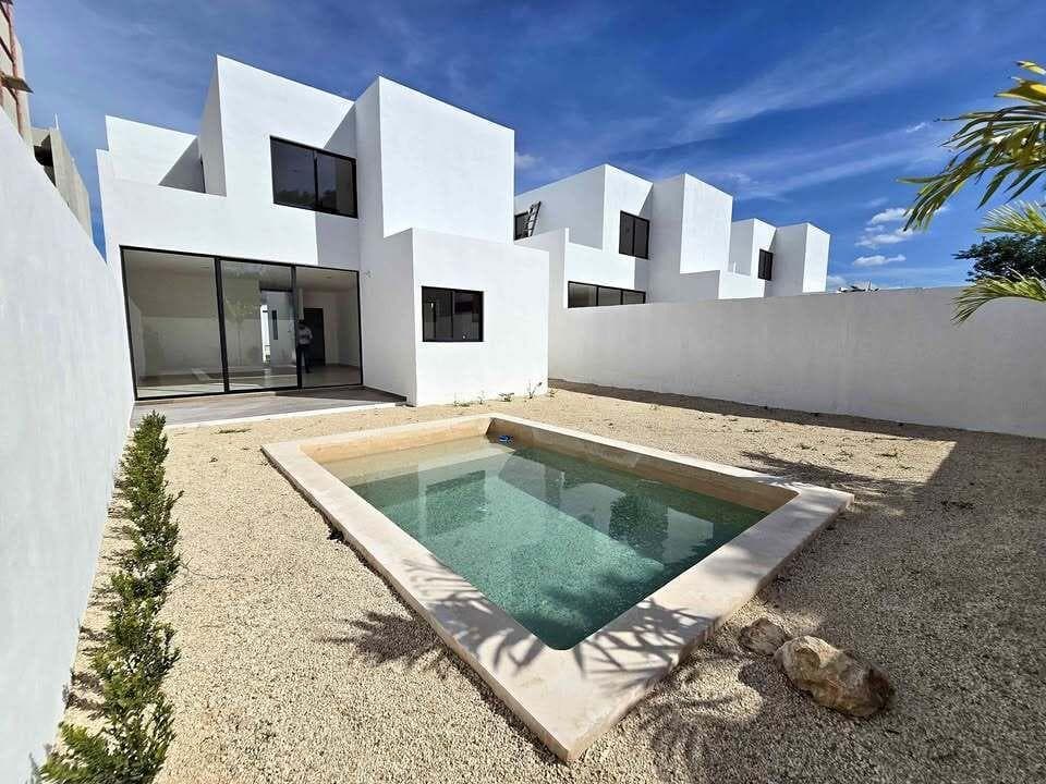 House in a gated community with amenities north of Mérida, Cholul