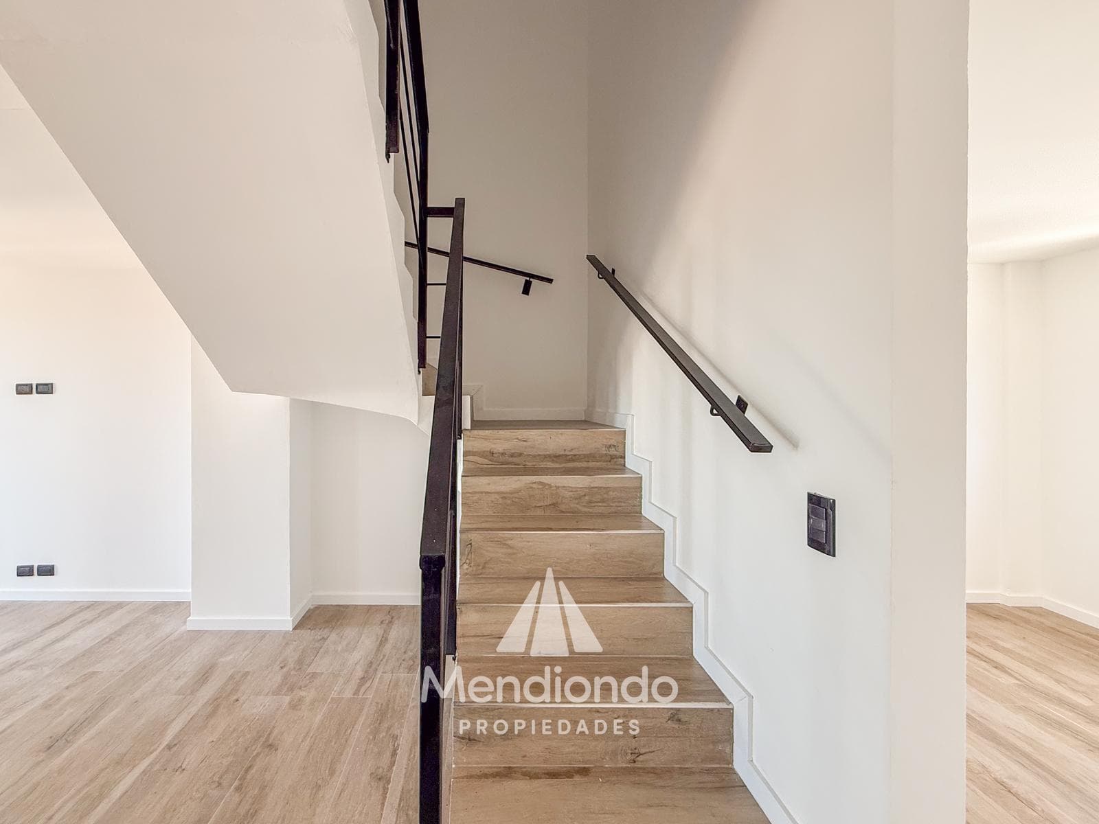 4-bedroom duplex DOUBLE GARAGE - Two balconies and a private terrace with a grill - Aldrey / Chauvín area