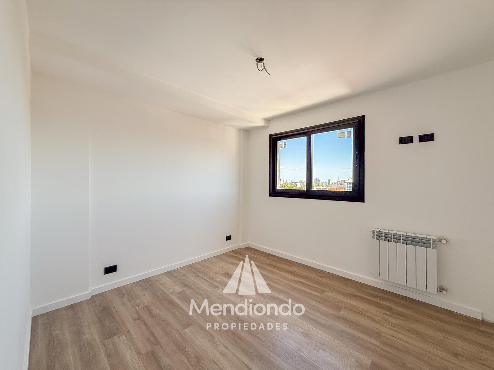 4-bedroom duplex DOUBLE GARAGE - Two balconies and a private terrace with a grill - Aldrey / Chauvín area