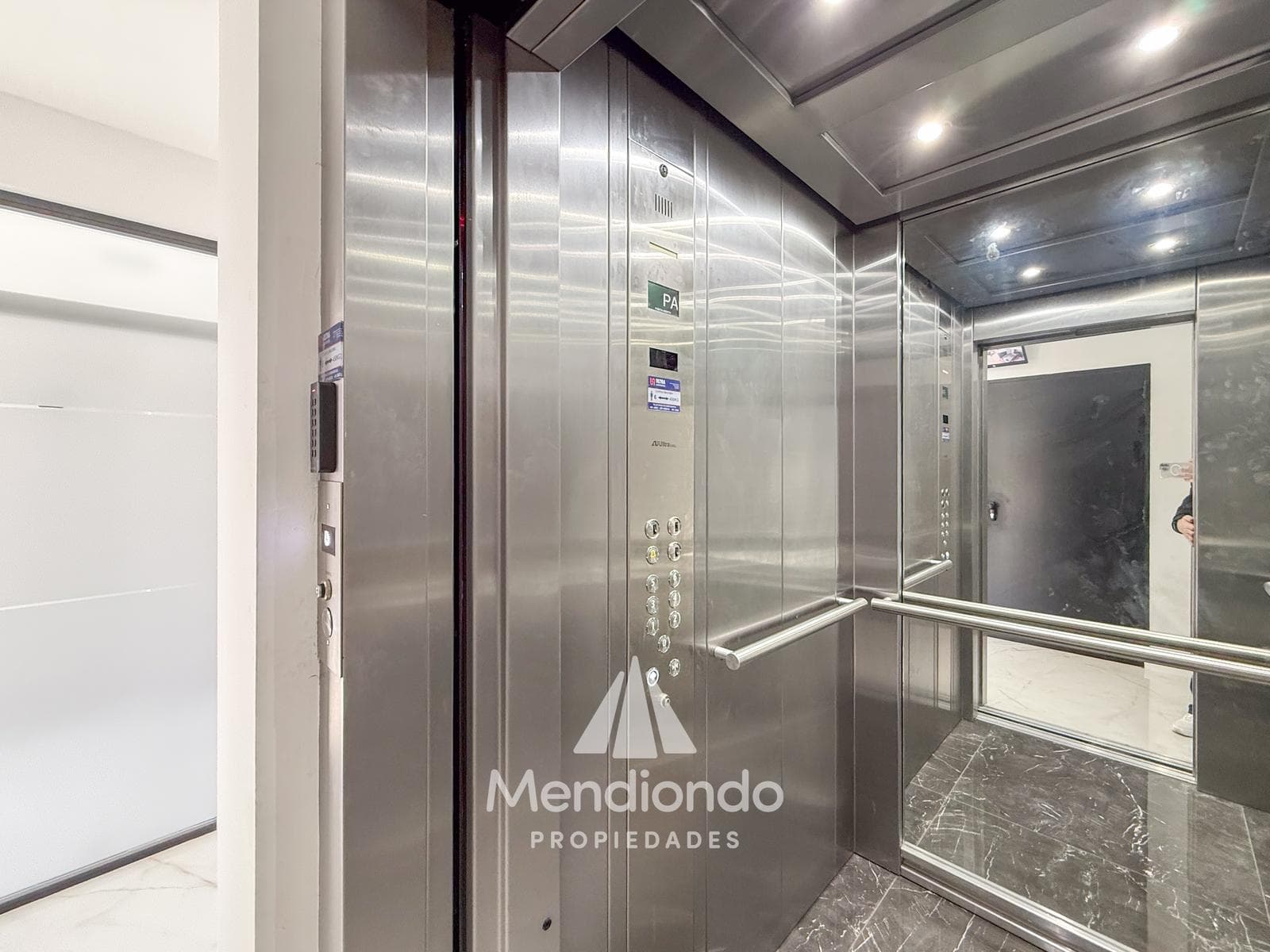 4-bedroom duplex DOUBLE GARAGE - Two balconies and a private terrace with a grill - Aldrey / Chauvín area