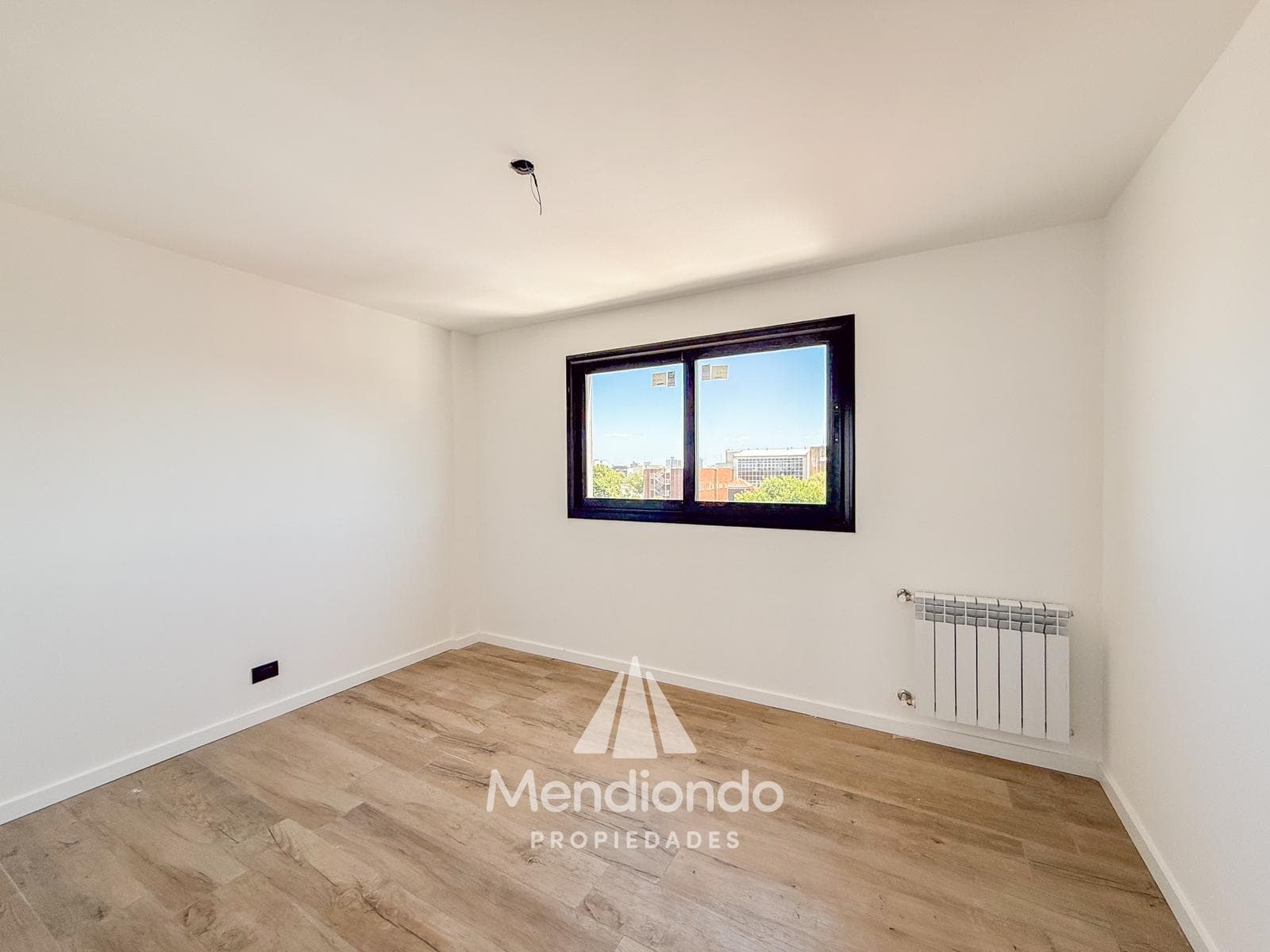 4-bedroom duplex DOUBLE GARAGE - Two balconies and a private terrace with a grill - Aldrey / Chauvín area