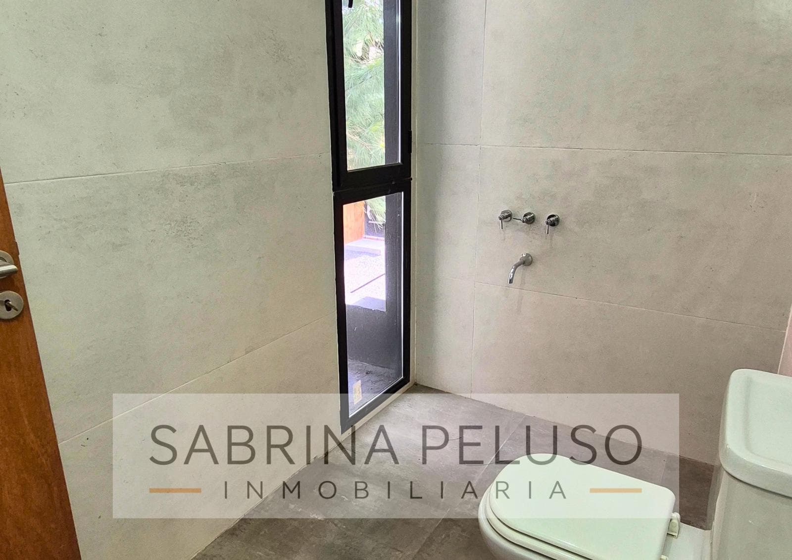 MINIMALIST 4-BEDROOM HOUSE FOR SALE IN A GATED COMMUNITY IN MORENO