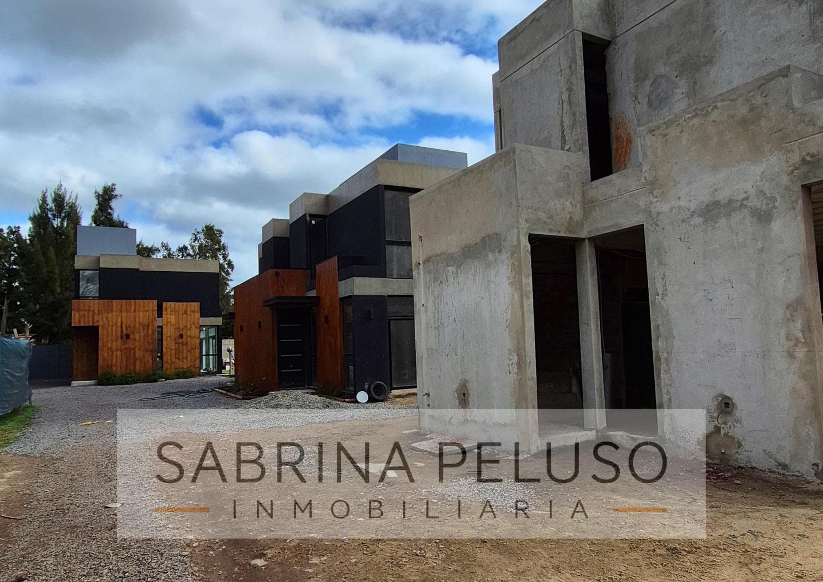 MINIMALIST 4-BEDROOM HOUSE FOR SALE IN A GATED COMMUNITY IN MORENO