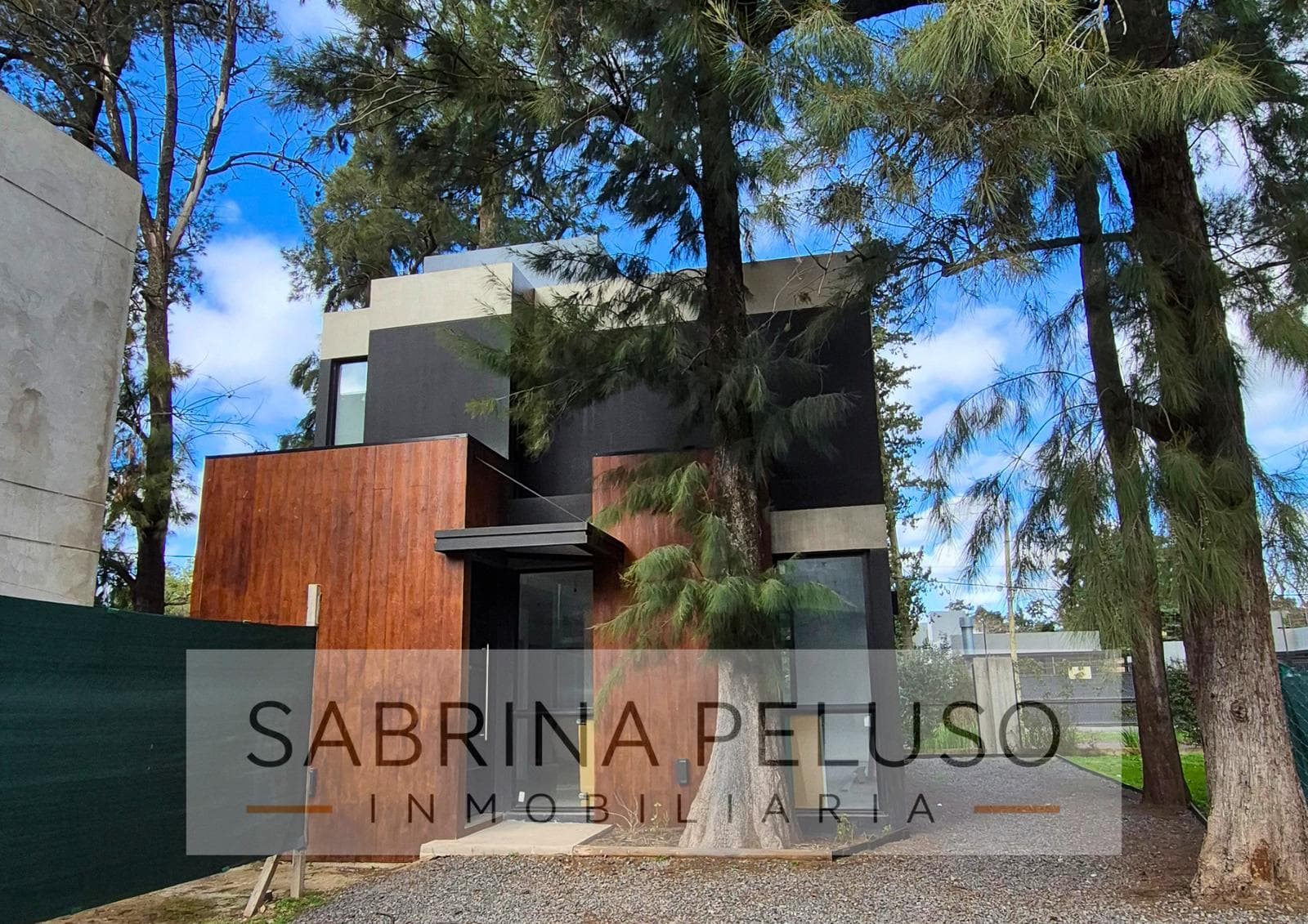 MINIMALIST 4-BEDROOM HOUSE FOR SALE IN A GATED COMMUNITY IN MORENO
