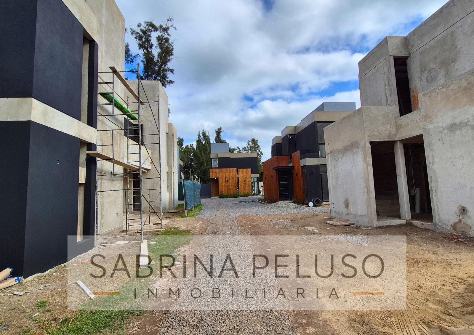 MINIMALIST 4-BEDROOM HOUSE FOR SALE IN A GATED COMMUNITY IN MORENO