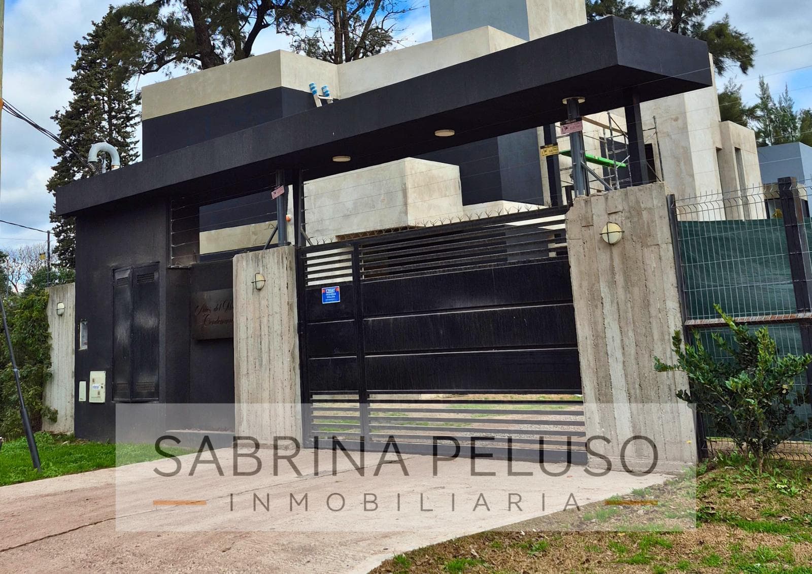 MINIMALIST 4-BEDROOM HOUSE FOR SALE IN A GATED COMMUNITY IN MORENO