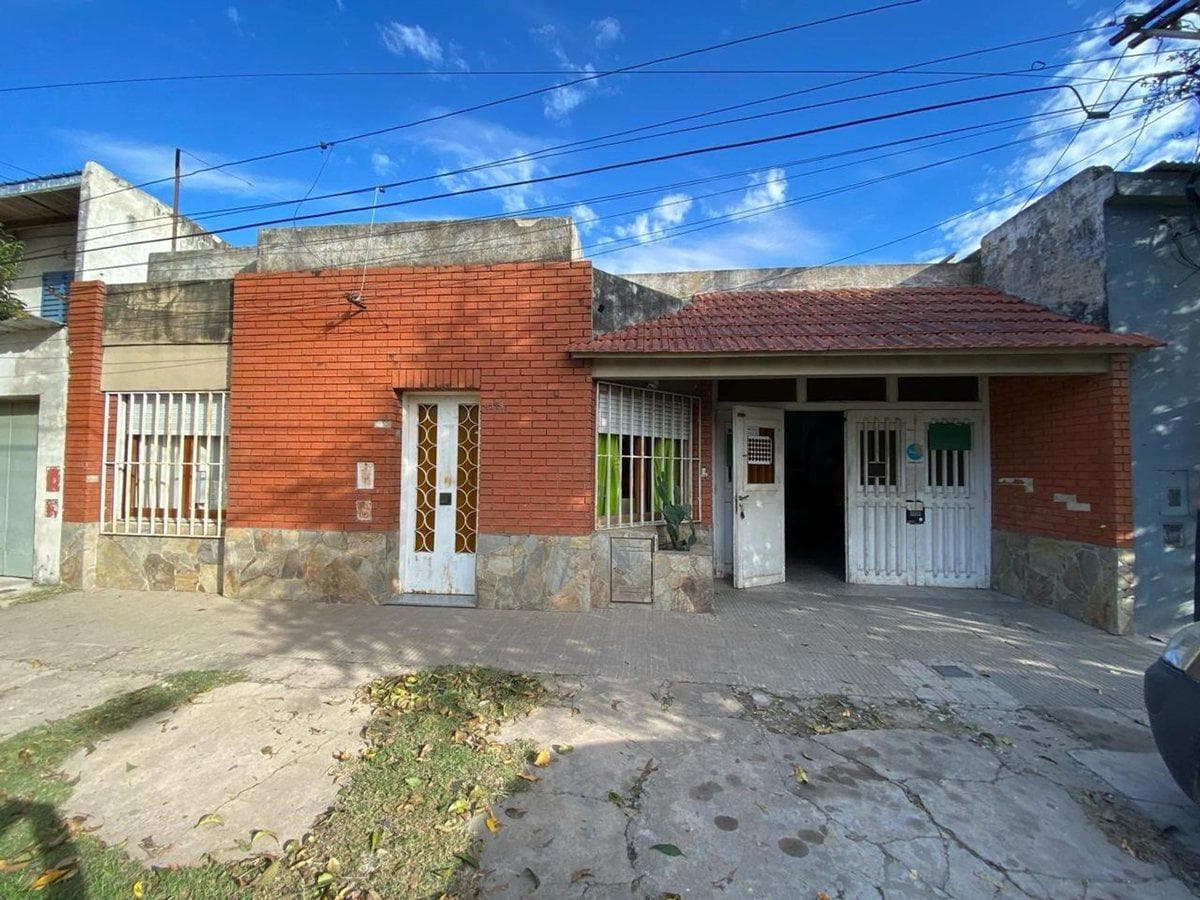FOR SALE/TRADE - 3-bedroom apartment with garage. Matheu neighborhood, Rosario.