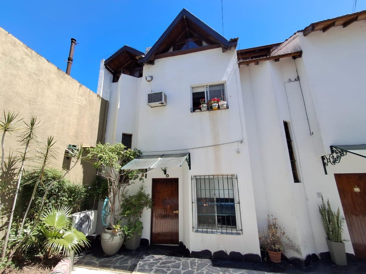 Two- or three-bedroom duplex in a gated community, with an office, in San Fernando; 2 parking spaces, patio, and terrace
