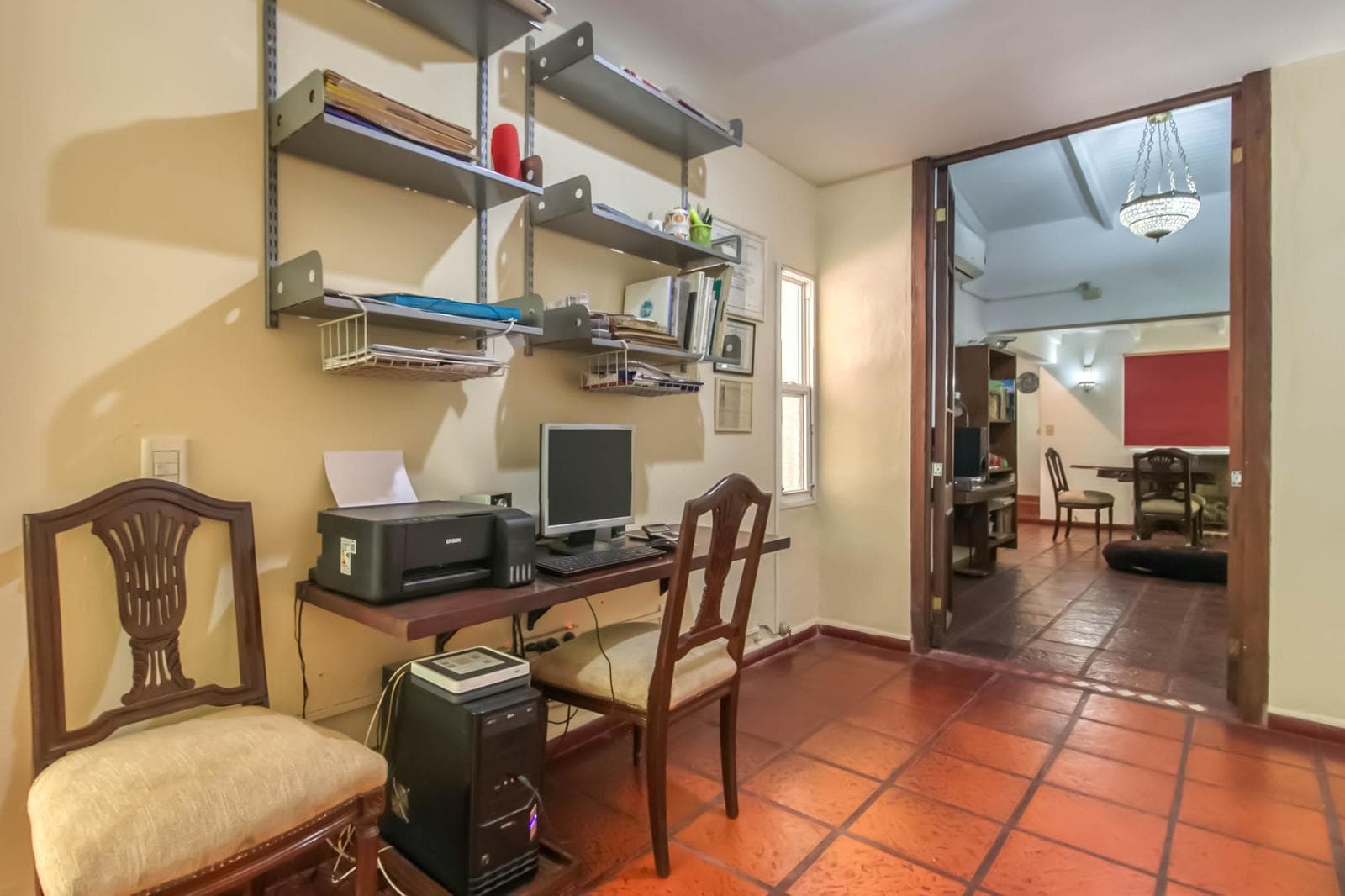 House for sale in Villa Elisa: 425 and 135. It has 3 bedrooms and a large yard.