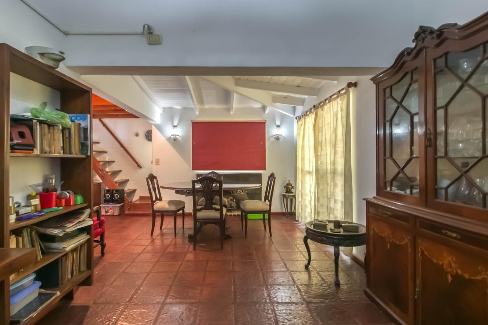 House for sale in Villa Elisa: 425 and 135. It has 3 bedrooms and a large yard.