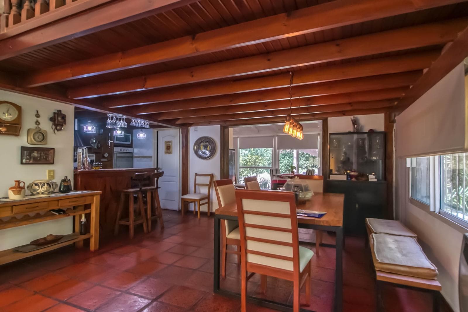 House for sale in Villa Elisa: 425 and 135. It has 3 bedrooms and a large yard.