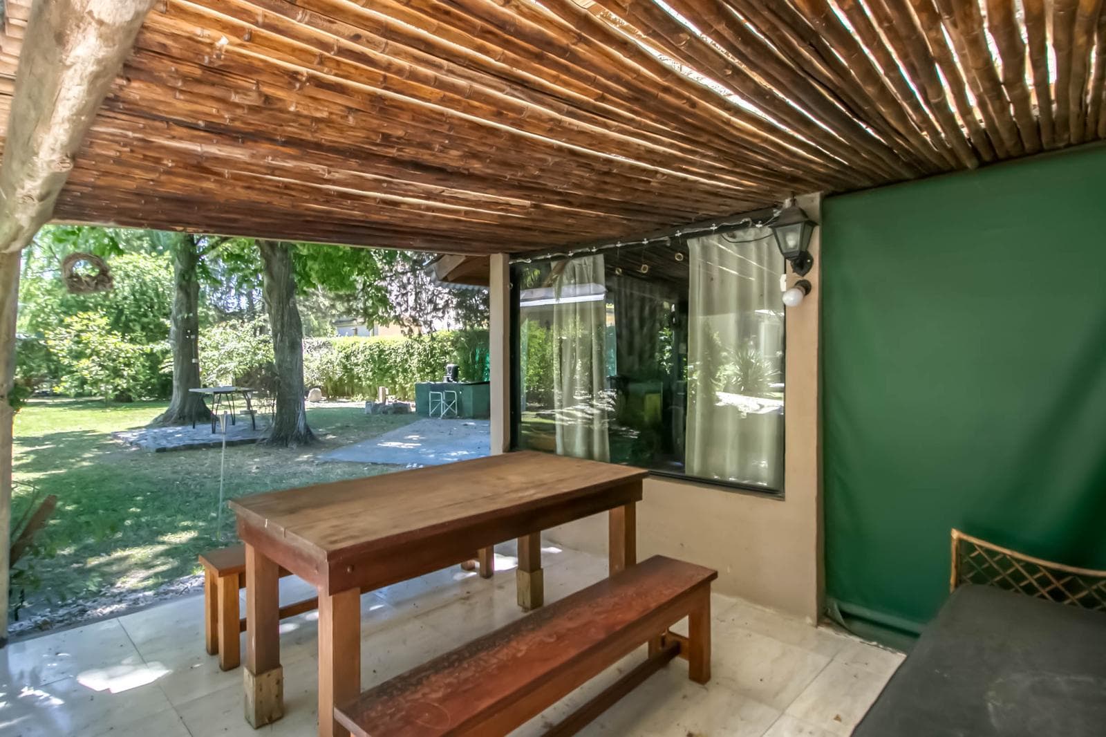 House for sale in Villa Elisa: 425 and 135. It has 3 bedrooms and a large yard.