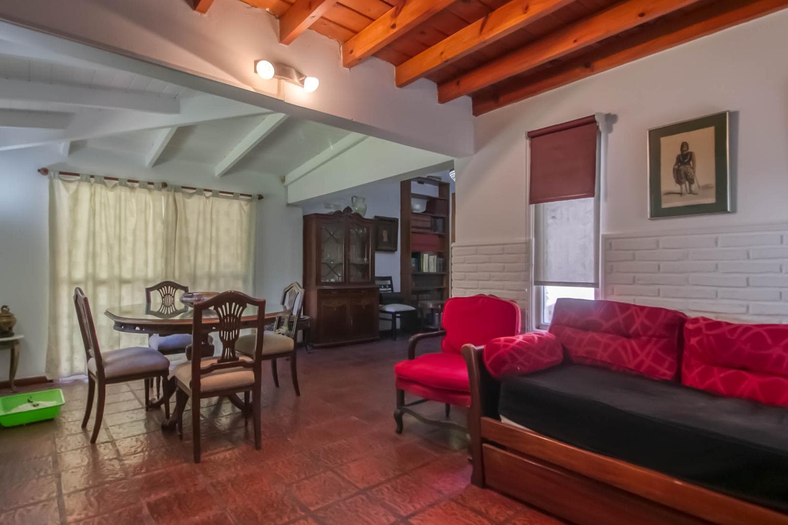 House for sale in Villa Elisa: 425 and 135. It has 3 bedrooms and a large yard.