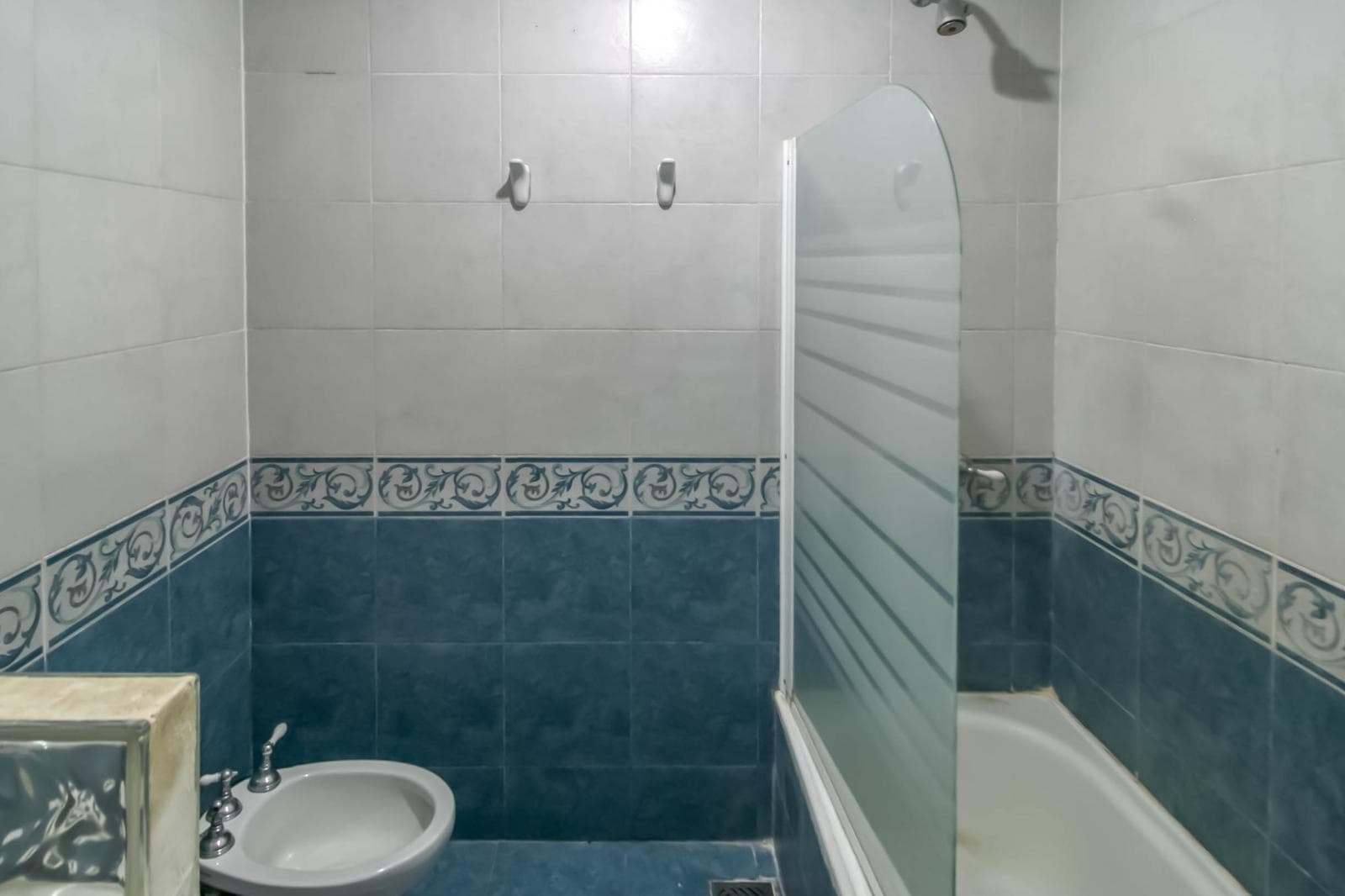 House for sale in Villa Elisa: 425 and 135. It has 3 bedrooms and a large yard.