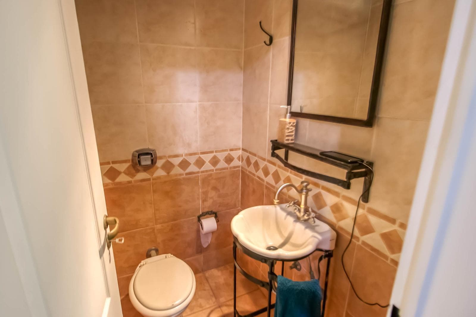 House for sale in Villa Elisa: 425 and 135. It has 3 bedrooms and a large yard.