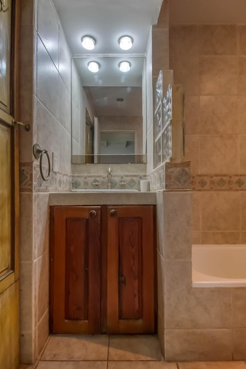 House for sale in Villa Elisa: 425 and 135. It has 3 bedrooms and a large yard.