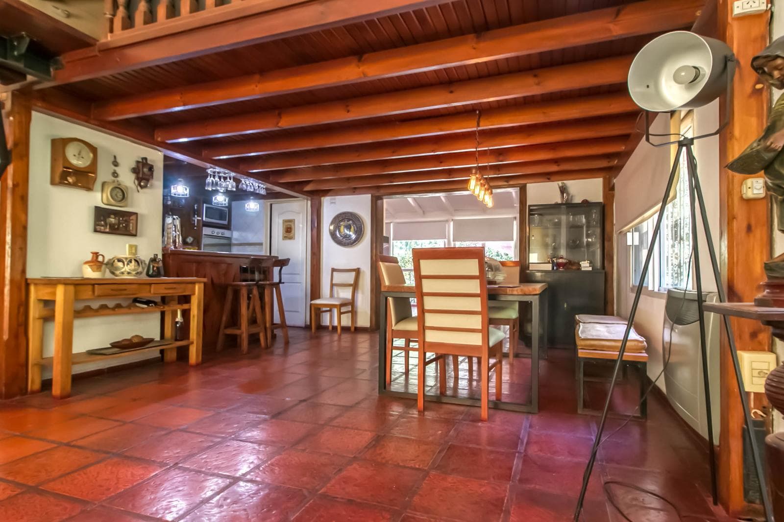 House for sale in Villa Elisa: 425 and 135. It has 3 bedrooms and a large yard.