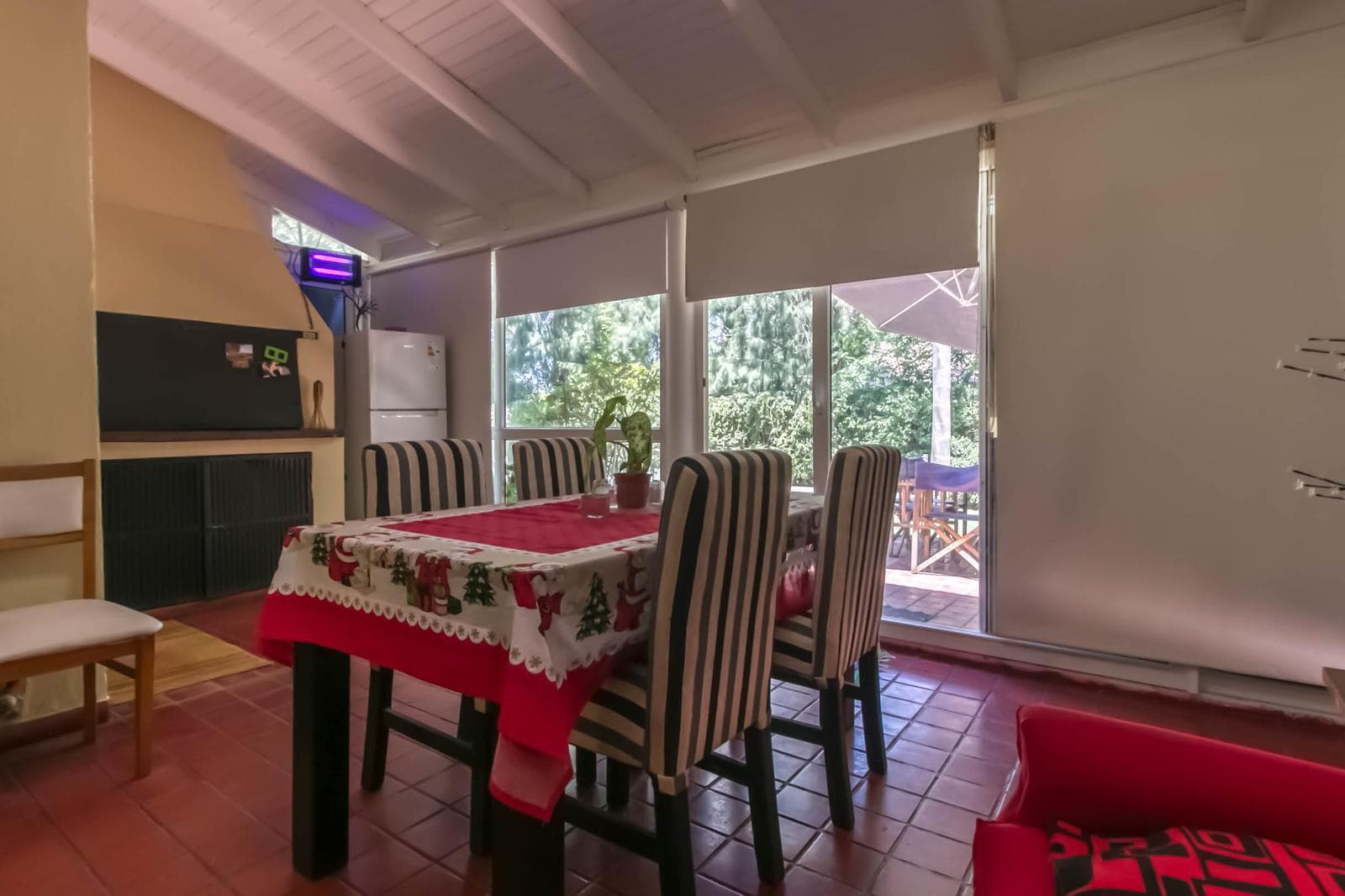 House for sale in Villa Elisa: 425 and 135. It has 3 bedrooms and a large yard.