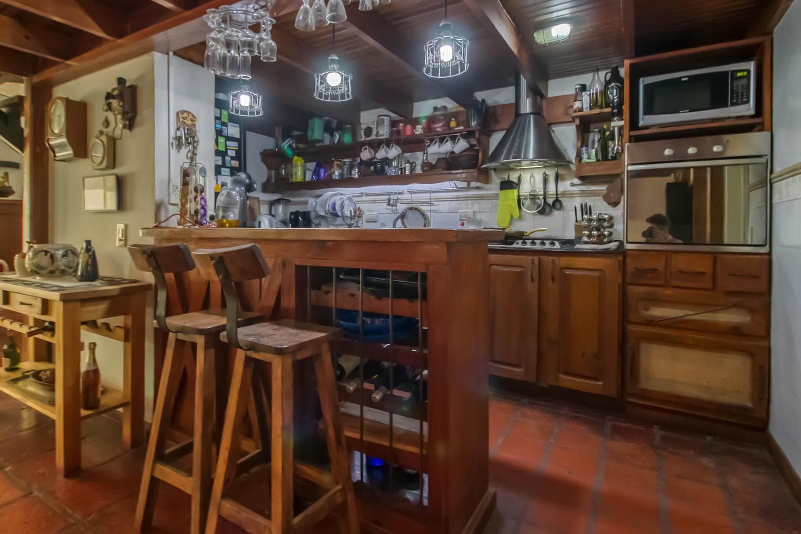 House for sale in Villa Elisa: 425 and 135. It has 3 bedrooms and a large yard.