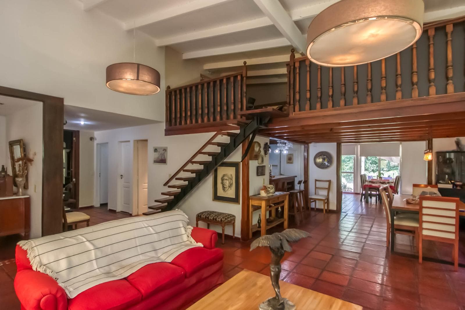 House for sale in Villa Elisa: 425 and 135. It has 3 bedrooms and a large yard.