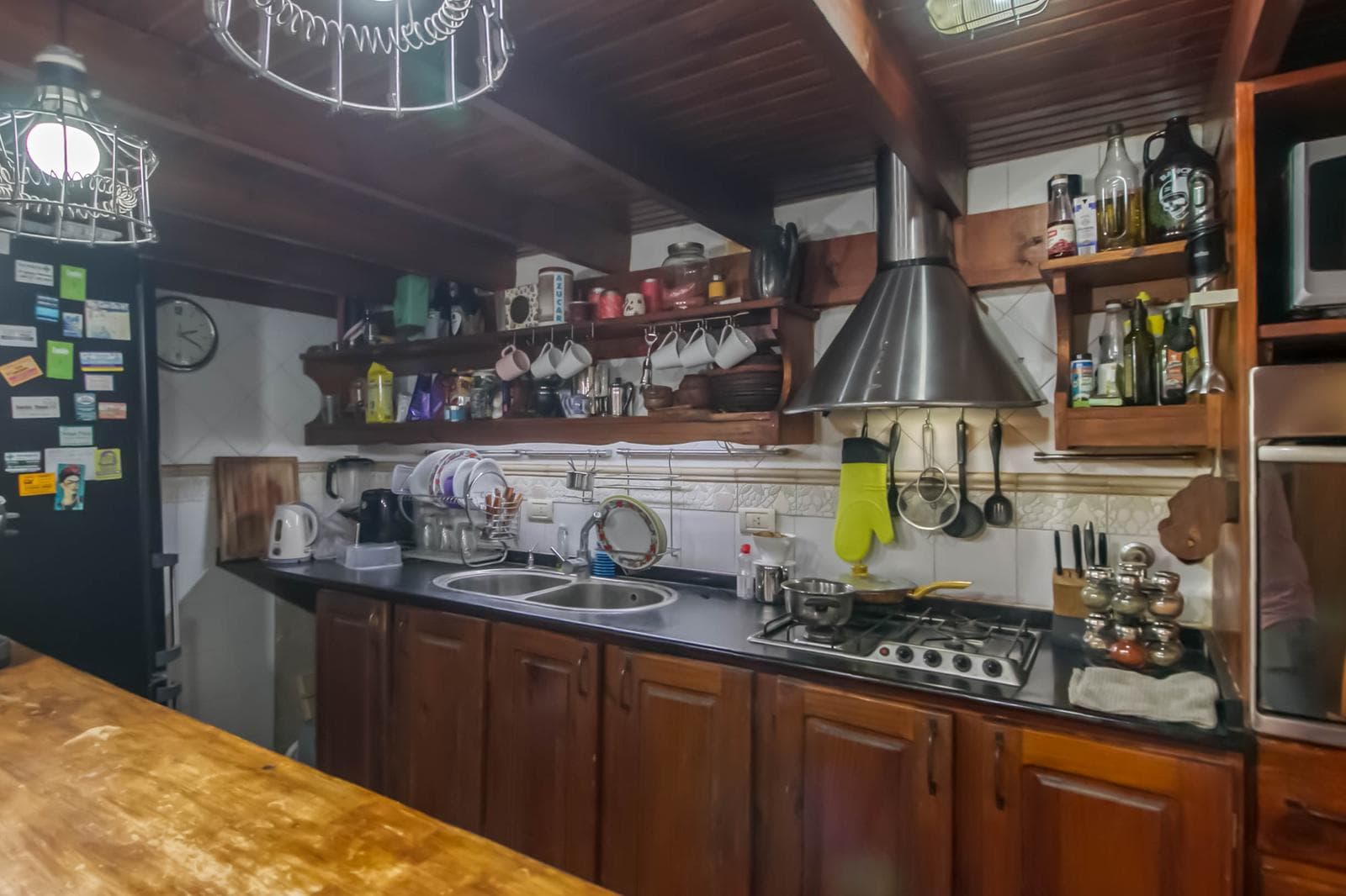 House for sale in Villa Elisa: 425 and 135. It has 3 bedrooms and a large yard.
