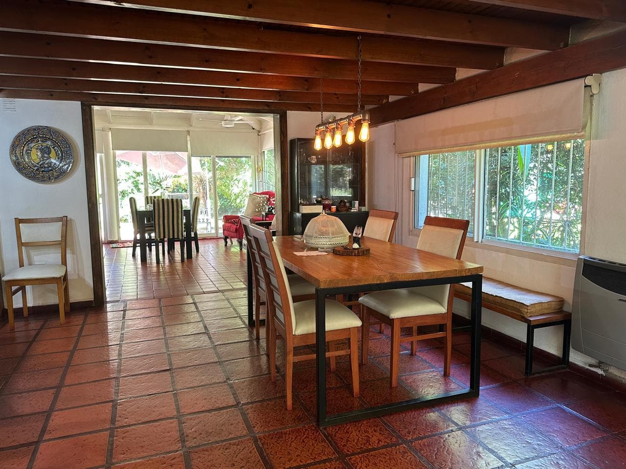 House for sale in Villa Elisa: 425 and 135. It has 3 bedrooms and a large yard.