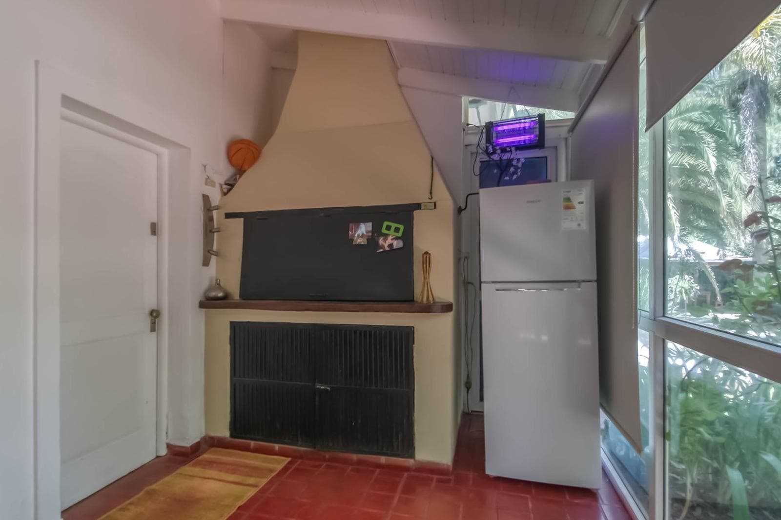 House for sale in Villa Elisa: 425 and 135. It has 3 bedrooms and a large yard.