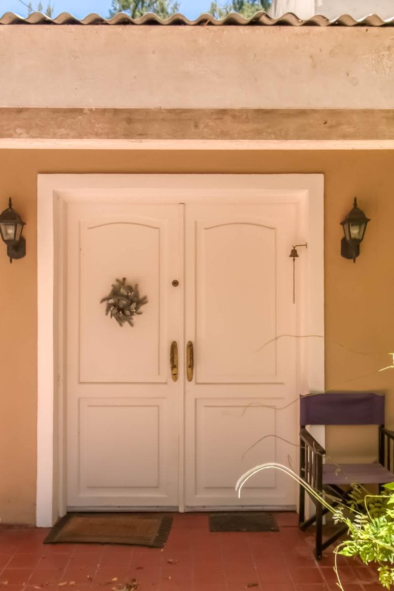 House for sale in Villa Elisa: 425 and 135. It has 3 bedrooms and a large yard.