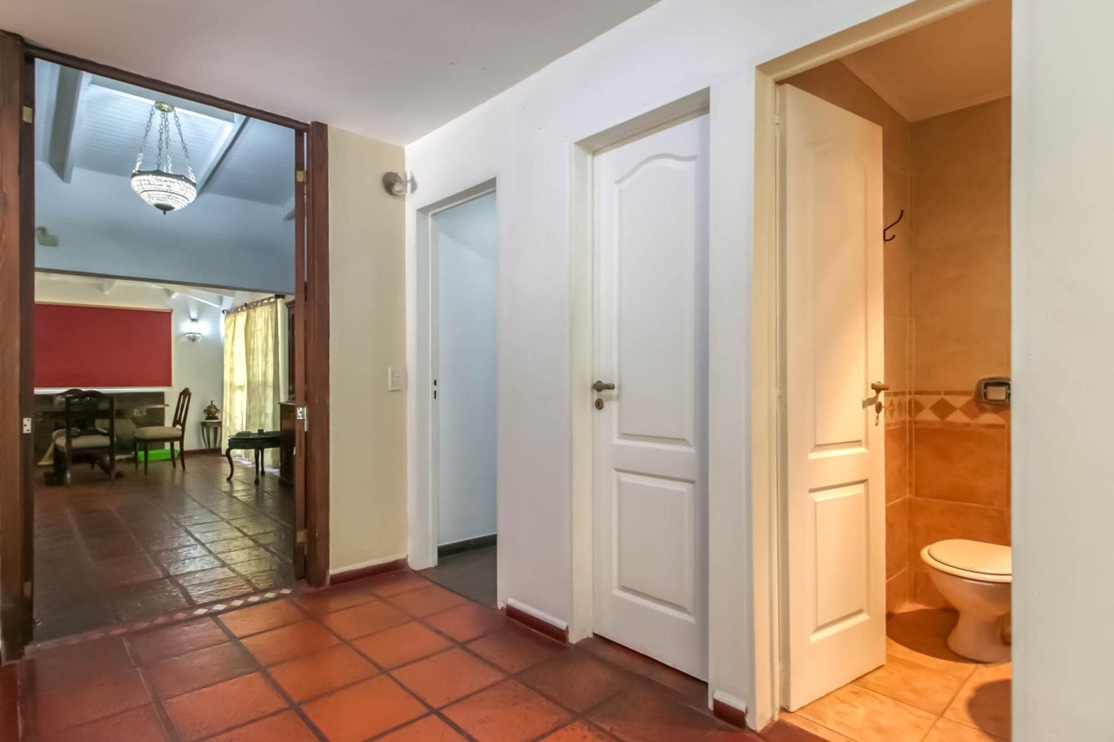 House for sale in Villa Elisa: 425 and 135. It has 3 bedrooms and a large yard.
