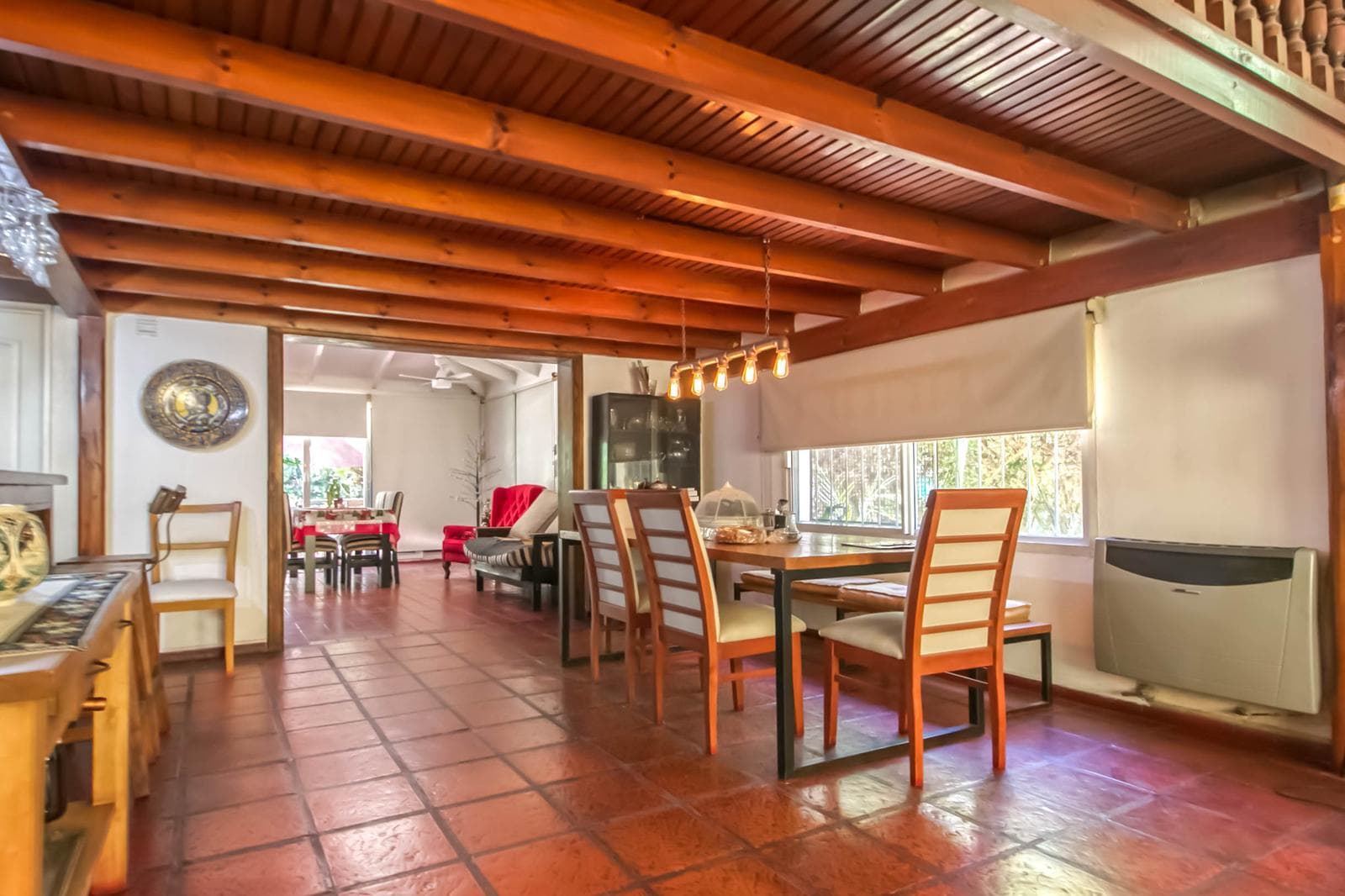 House for sale in Villa Elisa: 425 and 135. It has 3 bedrooms and a large yard.