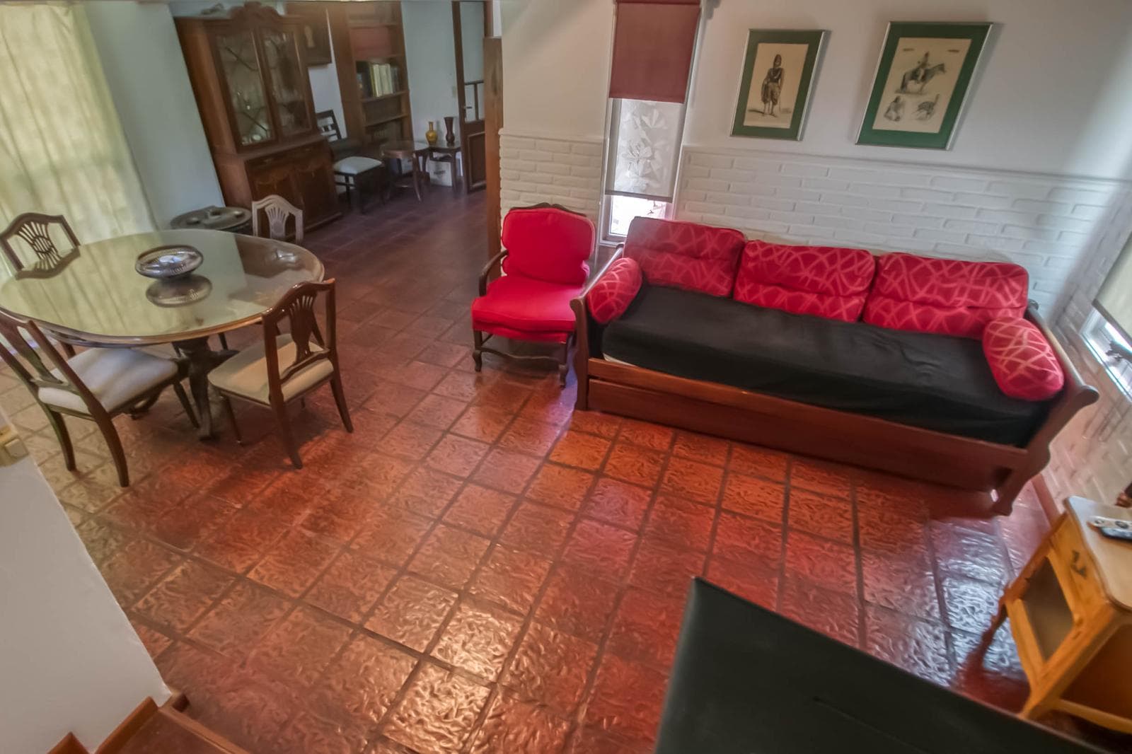 House for sale in Villa Elisa: 425 and 135. It has 3 bedrooms and a large yard.