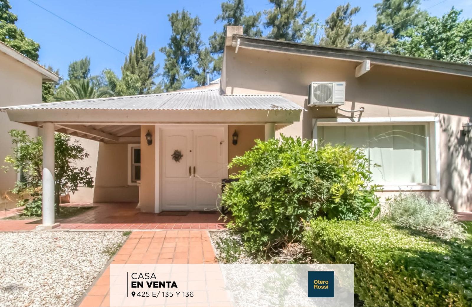 House for sale in Villa Elisa: 425 and 135. It has 3 bedrooms and a large yard.