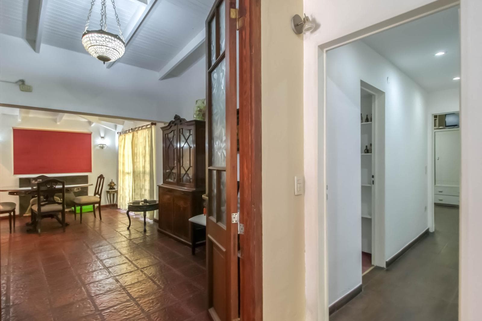 House for sale in Villa Elisa: 425 and 135. It has 3 bedrooms and a large yard.