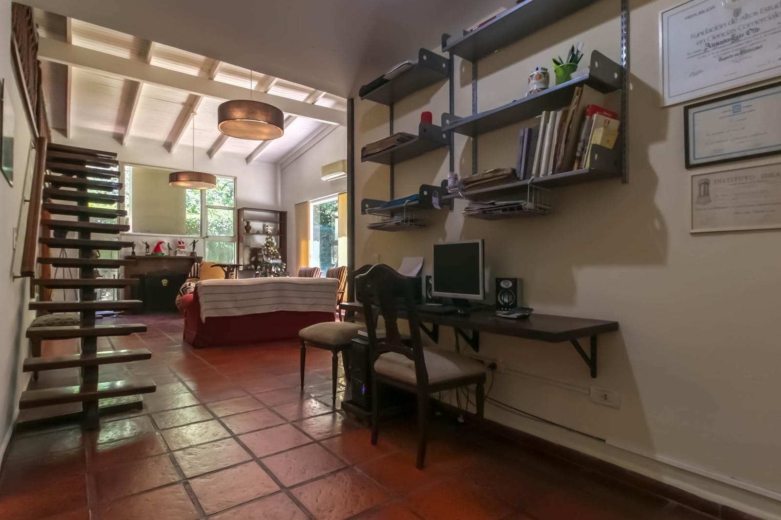 House for sale in Villa Elisa: 425 and 135. It has 3 bedrooms and a large yard.