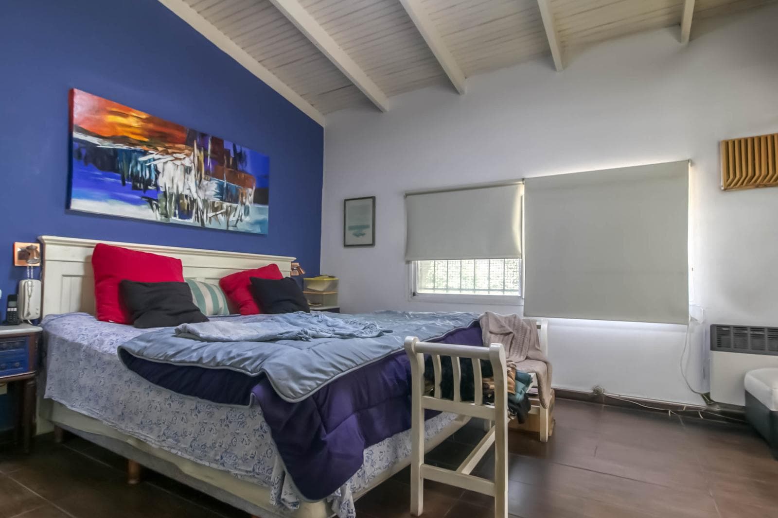 House for sale in Villa Elisa: 425 and 135. It has 3 bedrooms and a large yard.