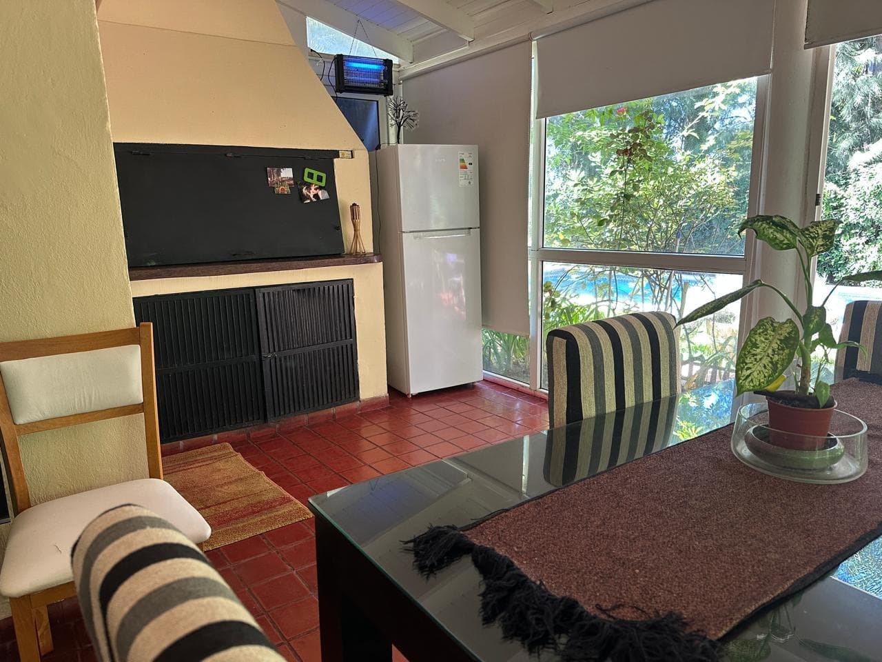 House for sale in Villa Elisa: 425 and 135. It has 3 bedrooms and a large yard.