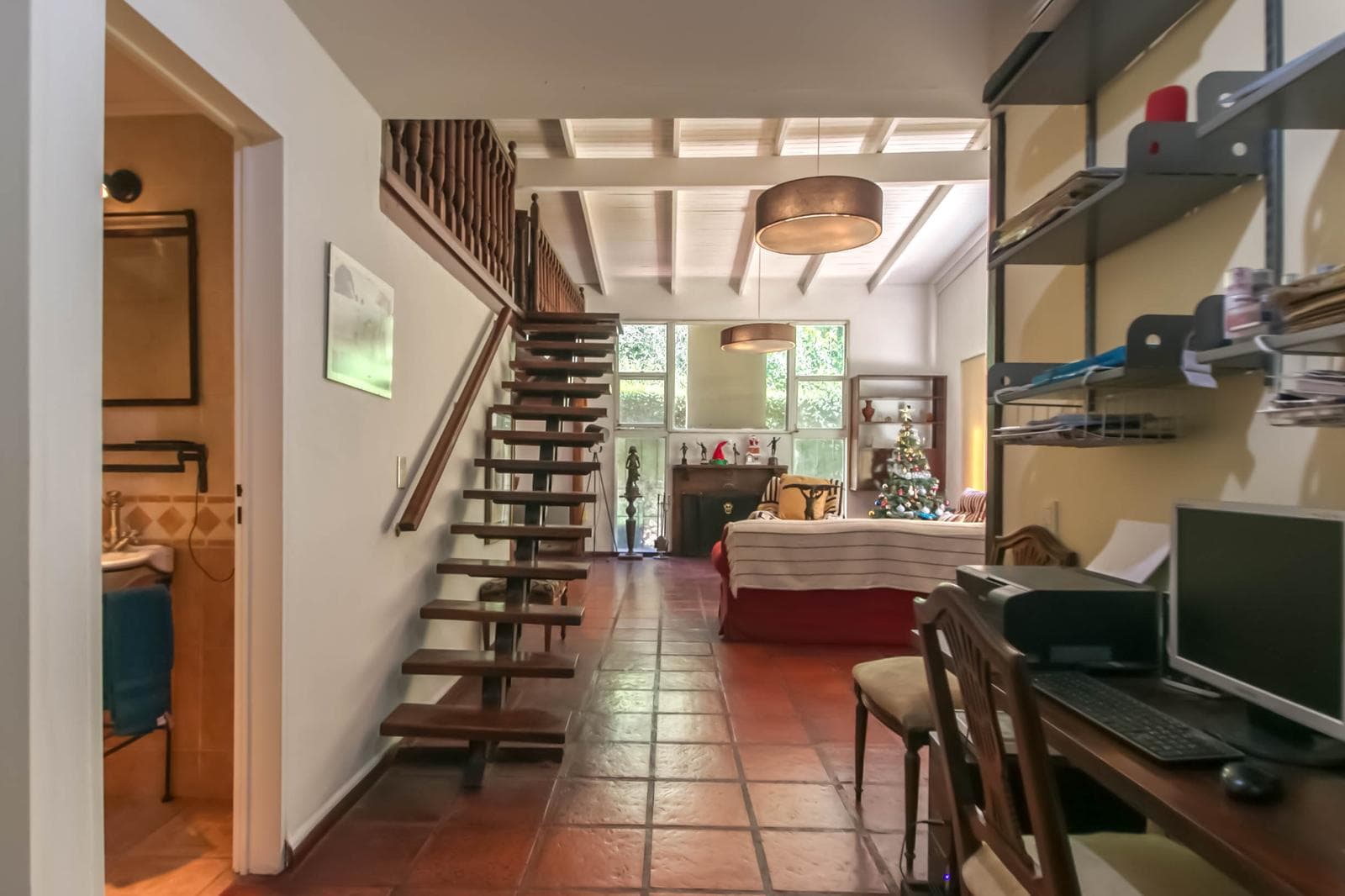 House for sale in Villa Elisa: 425 and 135. It has 3 bedrooms and a large yard.