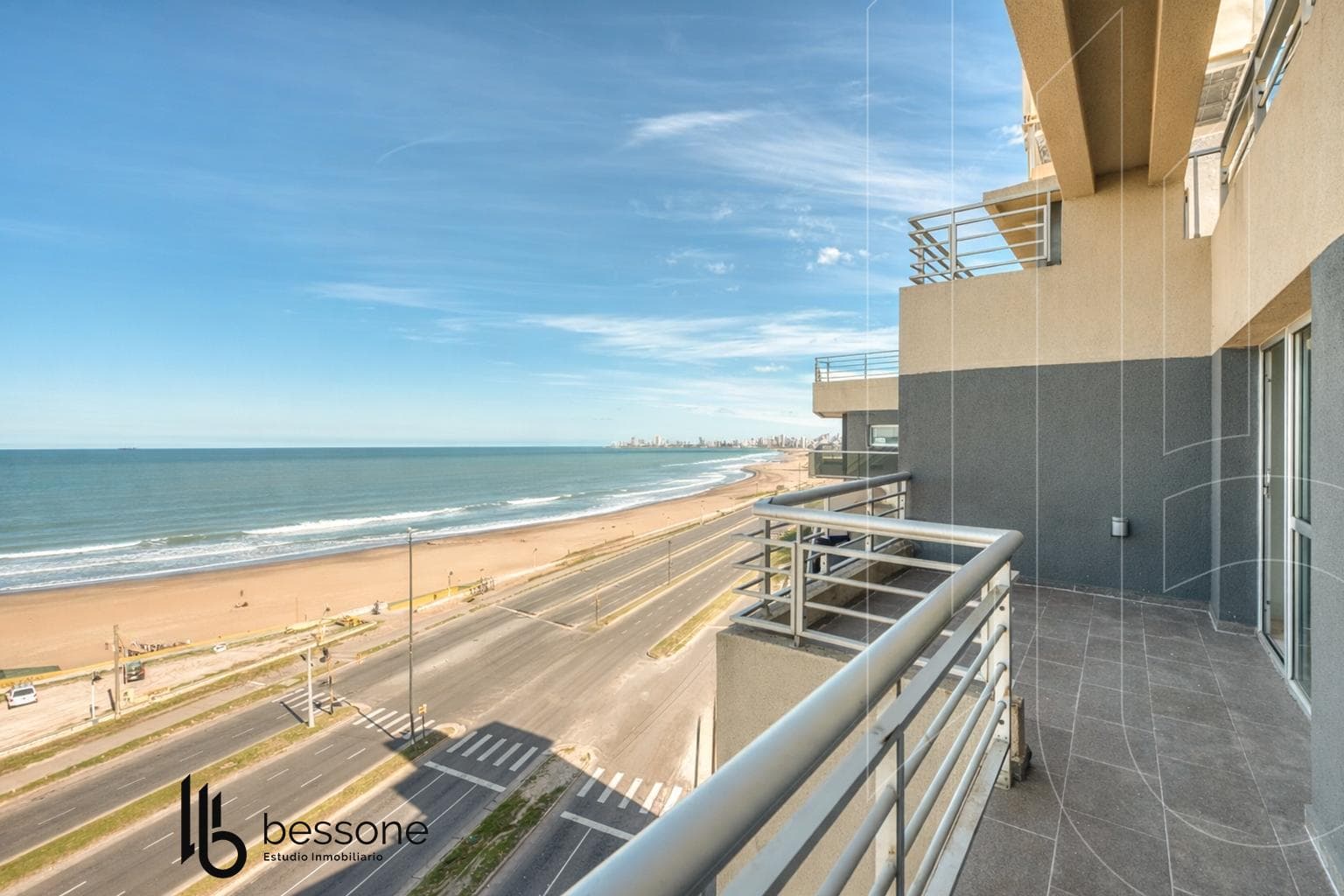 LARGE 3-ROOM APARTMENT WITH OCEAN VIEW CATEGORY