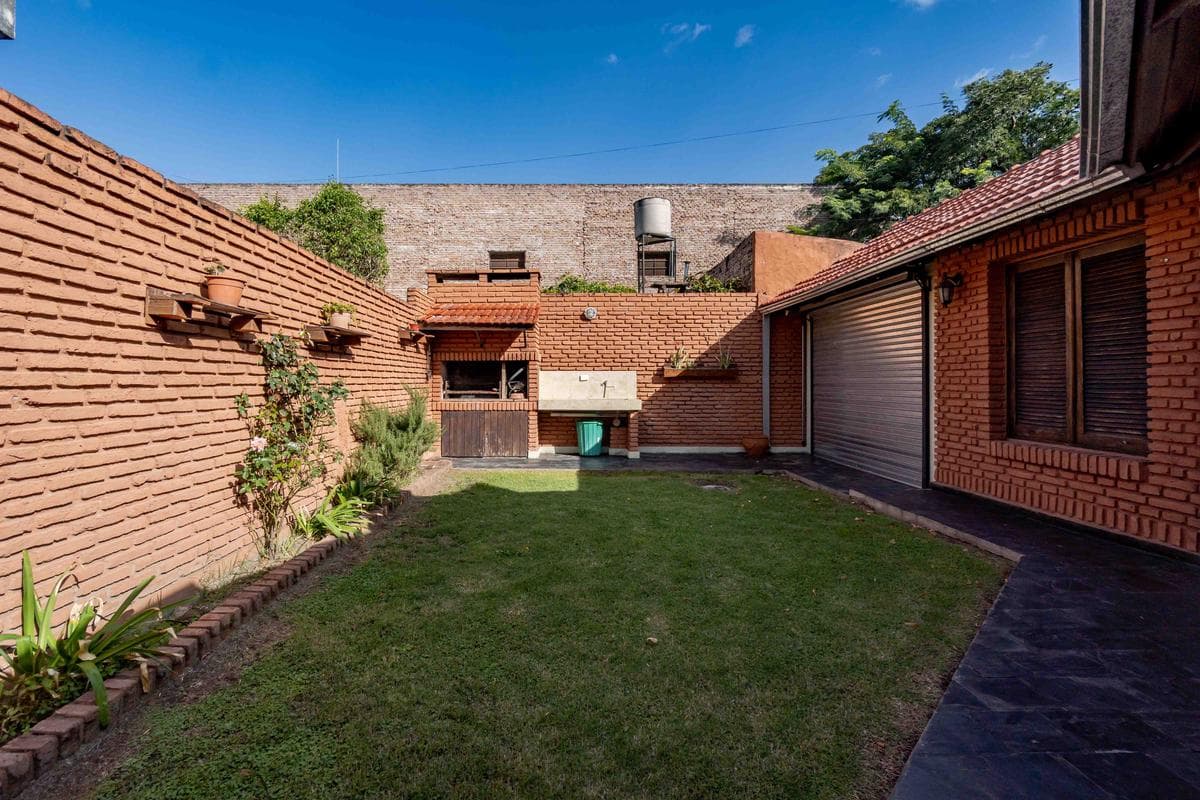 FOR SALE/TRADE - 3-bedroom house with patio and garage - Urquiza, Rosario