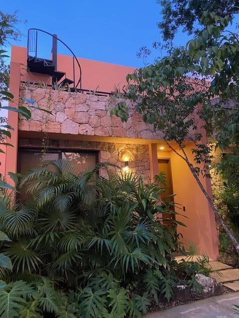 FURNISHED HOUSE FOR SALE IN TULUM WITH AMENITIES AND SECURITY