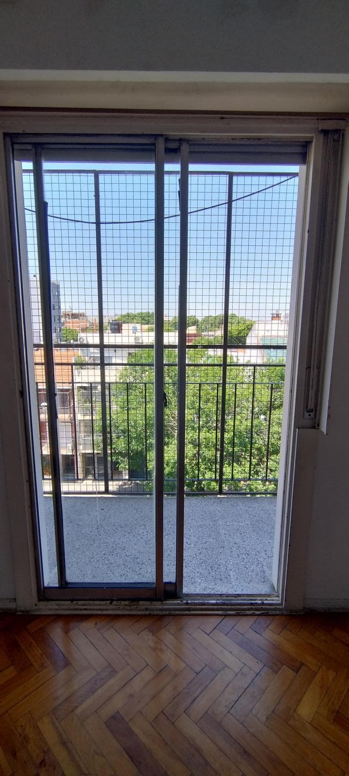 Facing the street with a balcony - Bright!