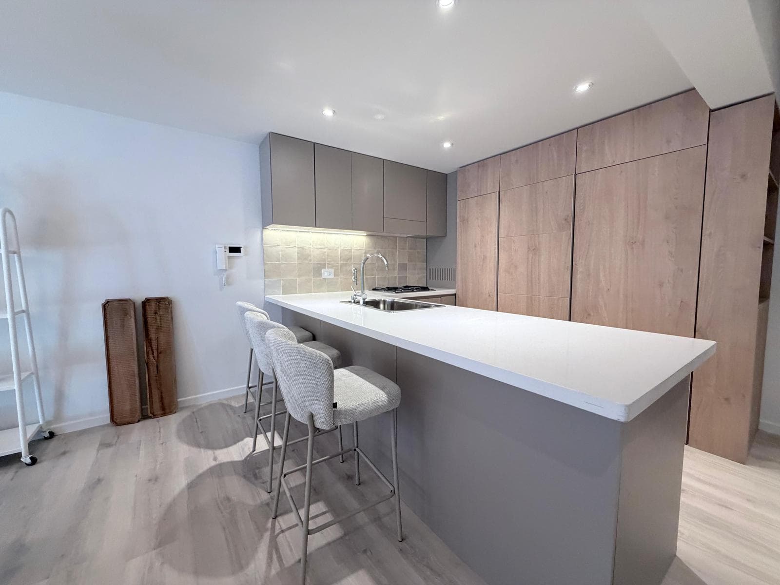 FOR SALE/EXCHANGE - 2-Bedroom Apartment with Amenities and Front-Facing Balcony - Downtown, Rosario