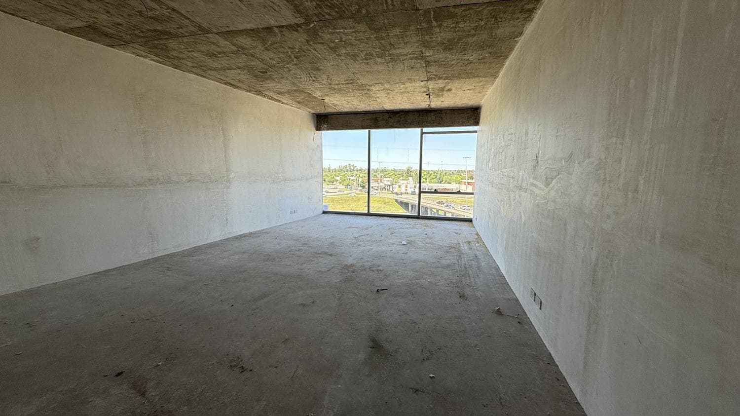 Office in a prestigious, high-end building in the best location in Pilar