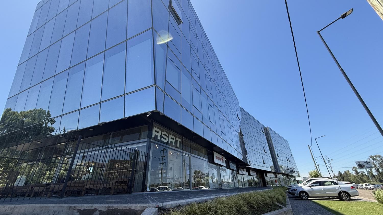 Office in a prestigious, high-end building in the best location in Pilar
