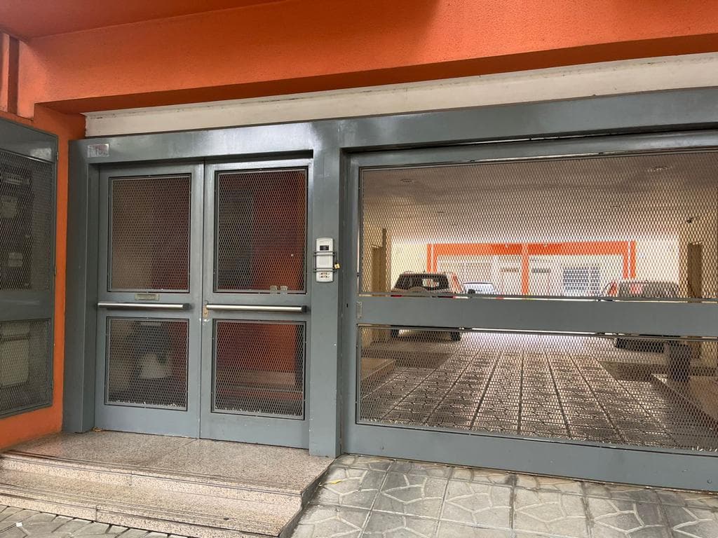 PH STYLE, 4 ROOMS, SEPARATE ENTRANCE, GARAGE, VERY LOW MAINTENANCE FEES